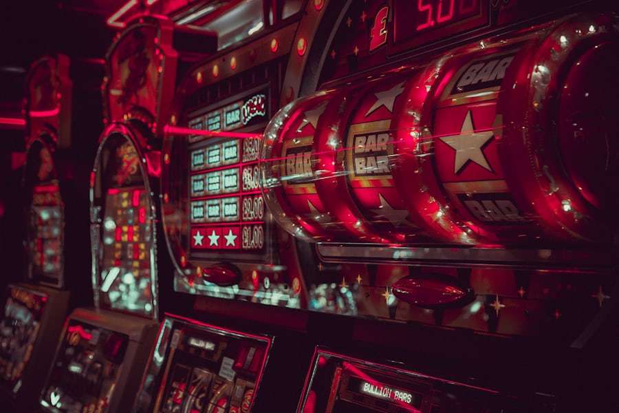Tampilan gulungan dan simbol permainan slot di layar